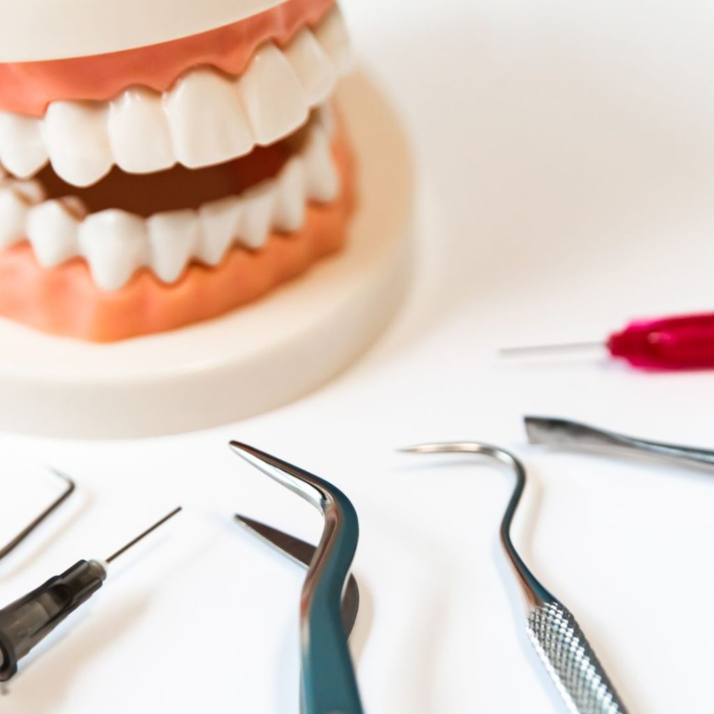 ¿Te sangran las encias Encuentra aqui la solucion